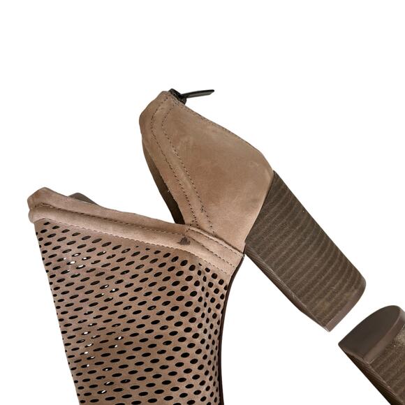Vince Camuto Katnina Truffle Taupe Perforated
Nubuck Open Toe Booties Size 10 - Picture 5 of 8